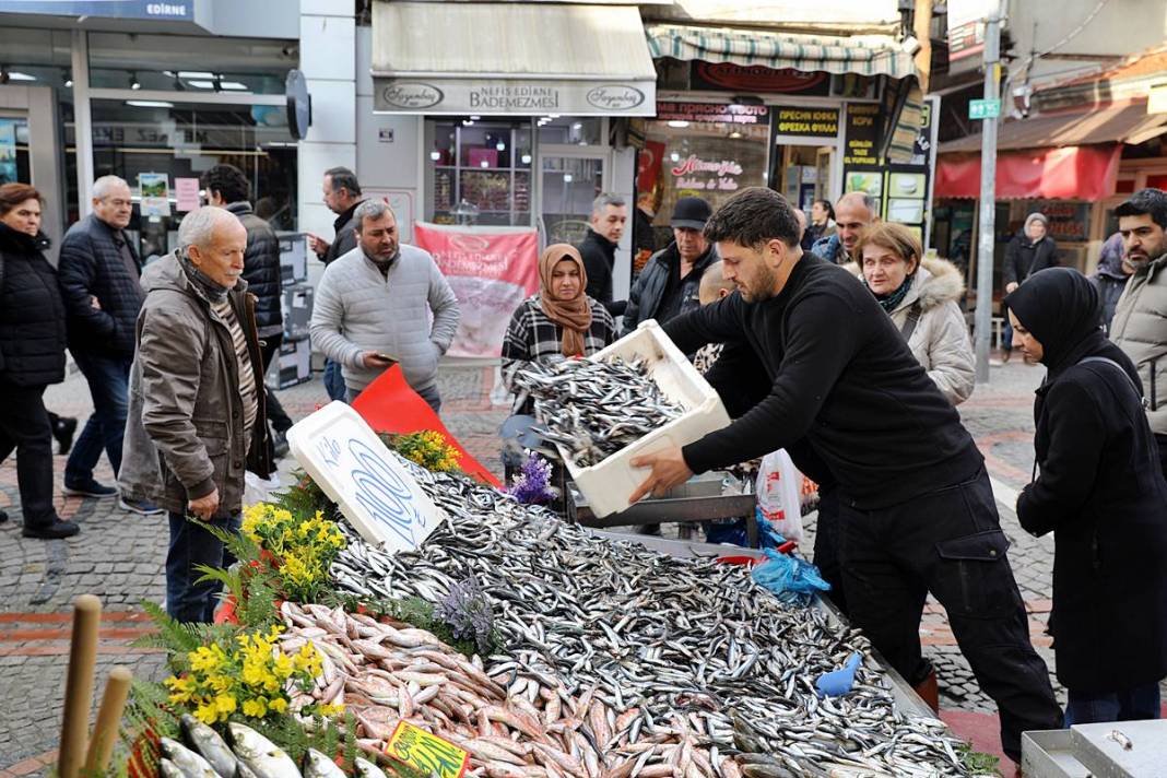 Kilosu bir günde 300 TL'den 100 TL'ye düşünce kasa kasa satıldı! O kentte bolluk yaşanıyor 3